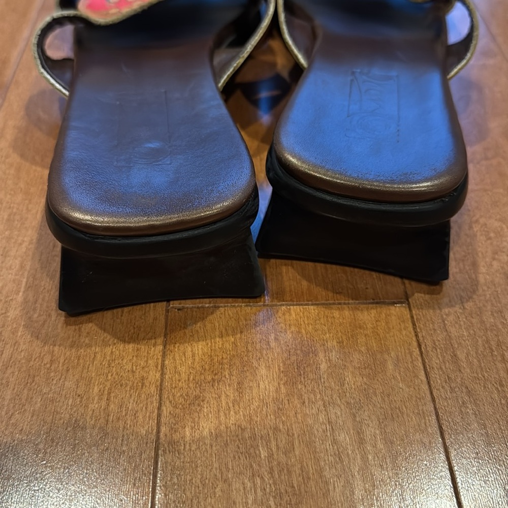 Vintage Jeon Asian Inspired Leather Sandals - Picture 3 of 5